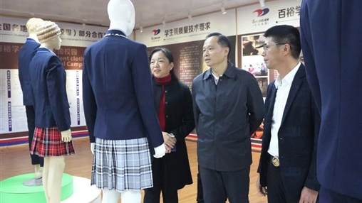 梧州市總工會(huì)黨組書記、常務(wù)副主席梁耀忠等領(lǐng)導(dǎo)蒞臨百裕調(diào)研指導(dǎo)