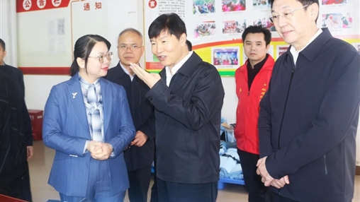 廣西壯族自治區(qū)黨委委員、常委、副書記劉小明蒞臨百裕集團環(huán)江車間調(diào)研