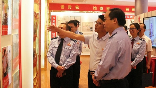 岑溪市稅務局、岑溪市農(nóng)村商業(yè)銀行黨組成員交流團蒞臨百裕集團參觀交流