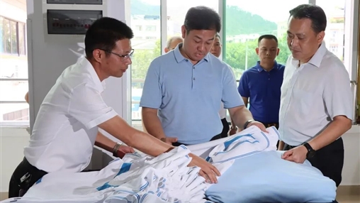 梧州市市委常委、統(tǒng)戰(zhàn)部部長(zhǎng)何世恰蒞臨百裕集團(tuán)調(diào)研指導(dǎo)